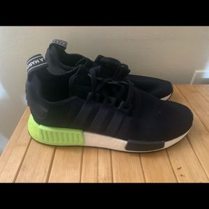 Men’s Adidas NMD R1 sneakers size 8